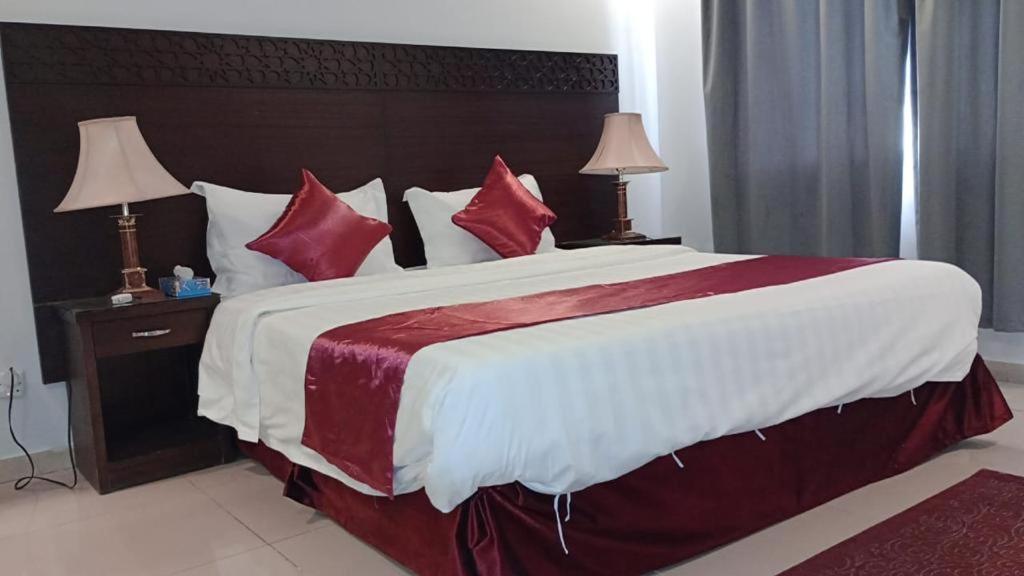 In Taibah Aparthotel Medina ภายนอก รูปภาพ