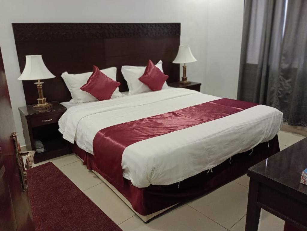 In Taibah Aparthotel Medina ภายนอก รูปภาพ