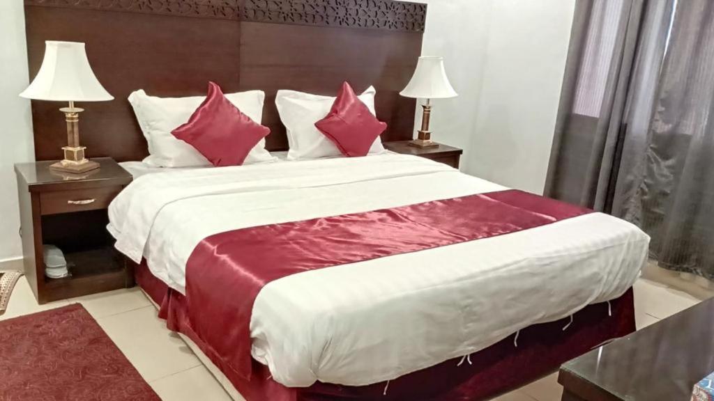 In Taibah Aparthotel Medina ภายนอก รูปภาพ